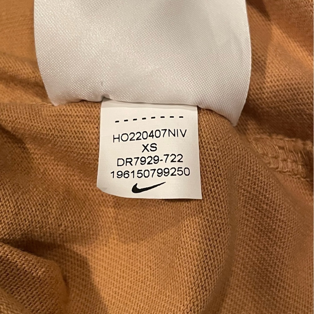 Nike Sportswear Premium Essentials Men's Long-Sleeve Pocket T-Shirt product Nike - Picture 9 of 10